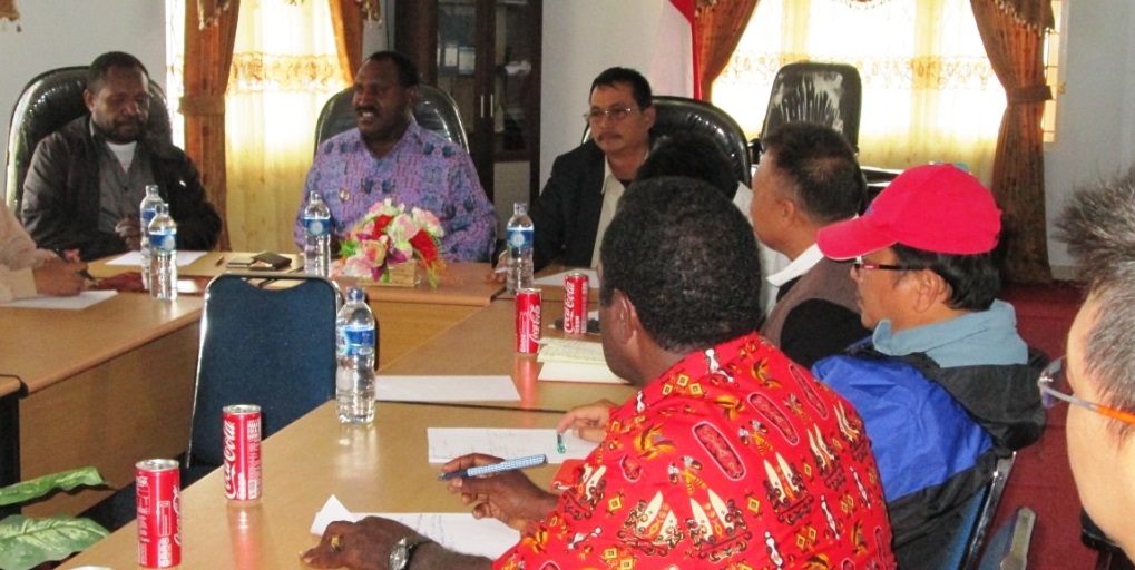 BUPATI BERTEMU PARA KONTRAKTOR PEMBANGUNAN DI KABUPATEN PUNCAK