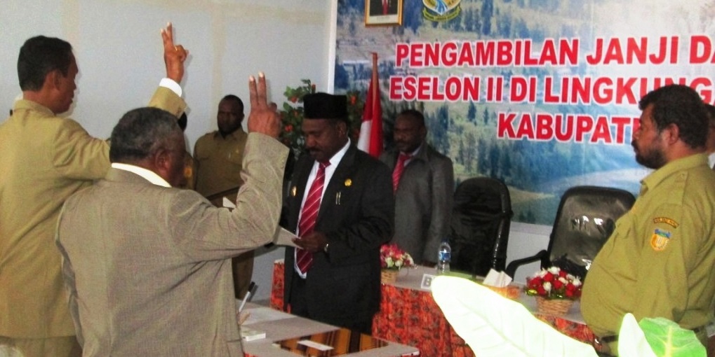 BUPATI LANTIK DUA PEJABAT ESELON DUA