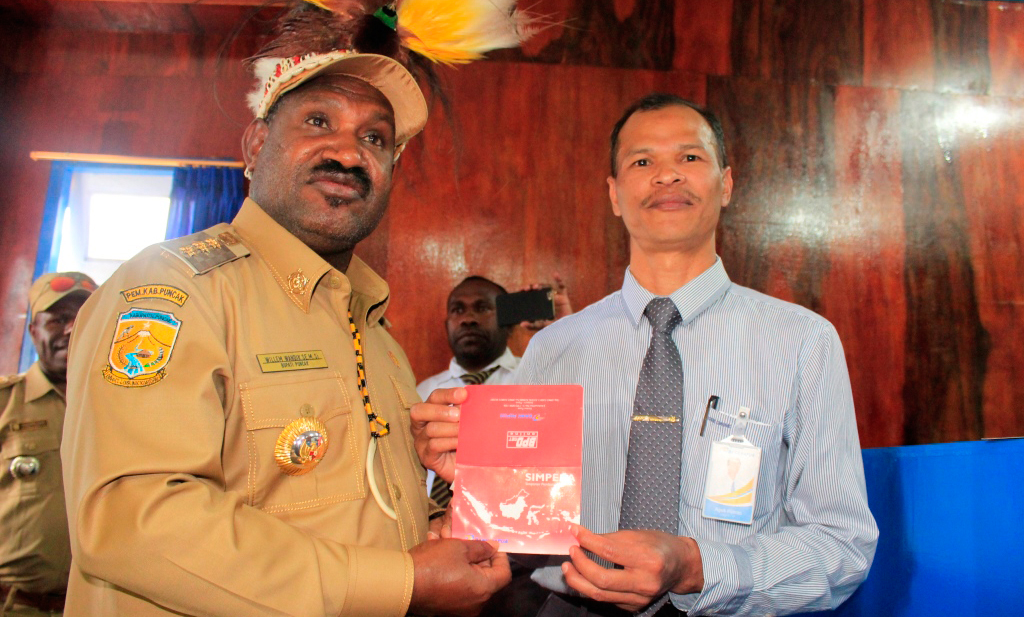 Bupati Puncak Resmikan Kantor Kas Bank Papua Sinak