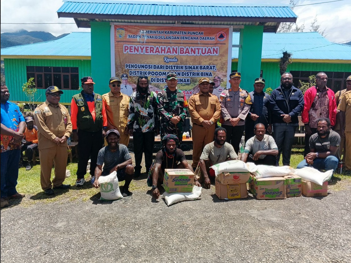 Gerak Cepat, PJ Bupati Puncak Bersama Forkopinda Dampingi DPRPT Kunjungi Pengunsi Di Distrik Sinak