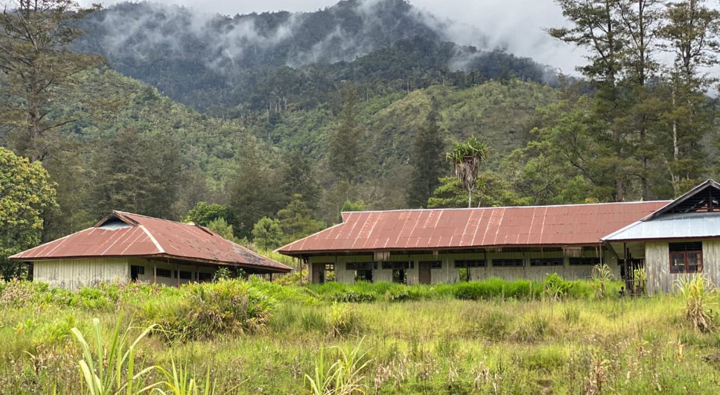 Warga kampung Misimaga minta SD kembali beroperasi, saat bertemu DPRK Puncak