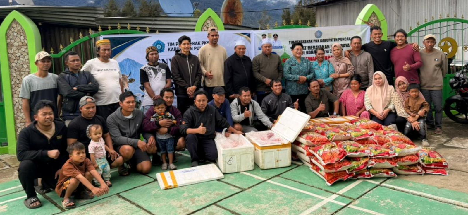 PERINGATI IDUL ADHA 1447 H, TP-PKK Puncak Serahkan Sapi Kurban di Masjid Al-Ikhlas Ilaga