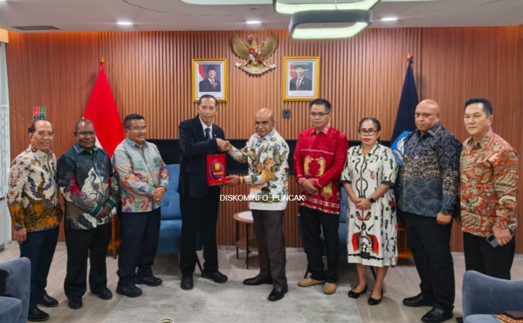 Tingkatkan Kualitas SDM, Pemkab Puncak Usulkan Program Beasiswa ke Kemendiktisaintek