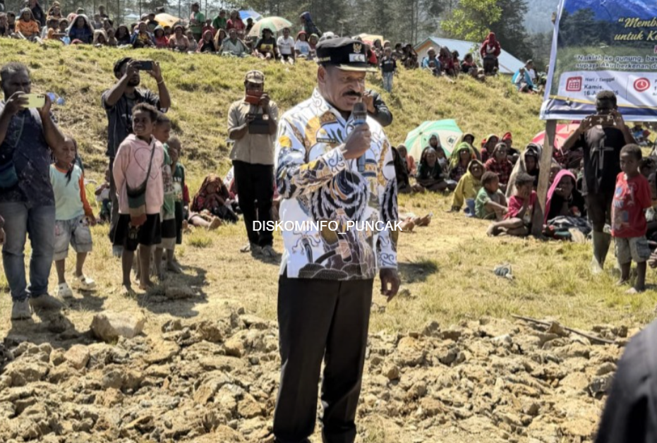 Wabup Puncak Letakkan Batu Pertama Pembangunan Gereja GKII Rehobot Nipuralome